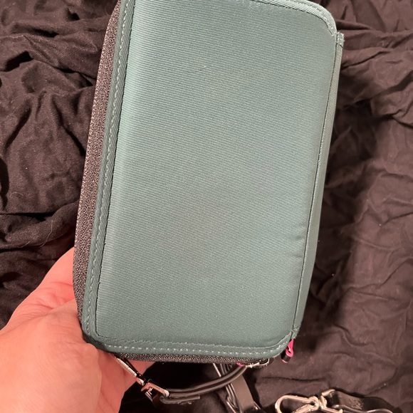 🌤️ Vera Bradley RFID 3-in-1 Crossbody Wallet Wristlet - Picture 5 of 5